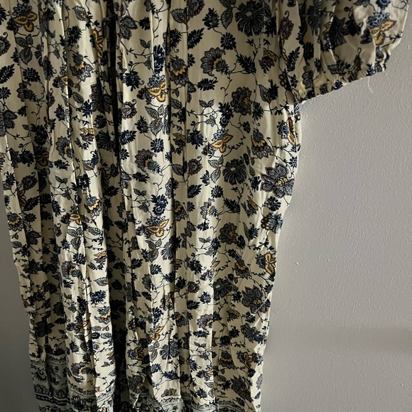 Universal Thread - Picture 8 of 8